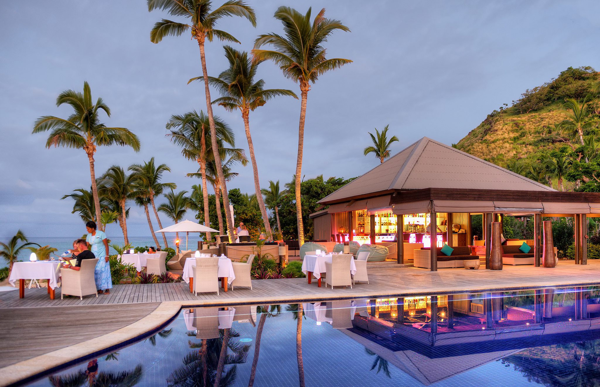 Vomo restaurant and pool area daytime