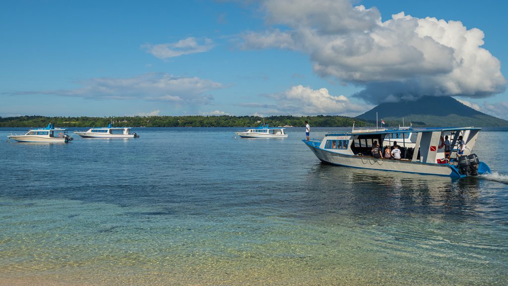 11 siladen resort and spa north sulawesi indonesia boats