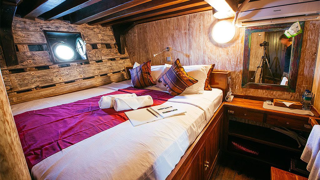 10 seven seas liveaboard indonesia lower deck double 10 seven seas liveaboard indonesia lower deck double