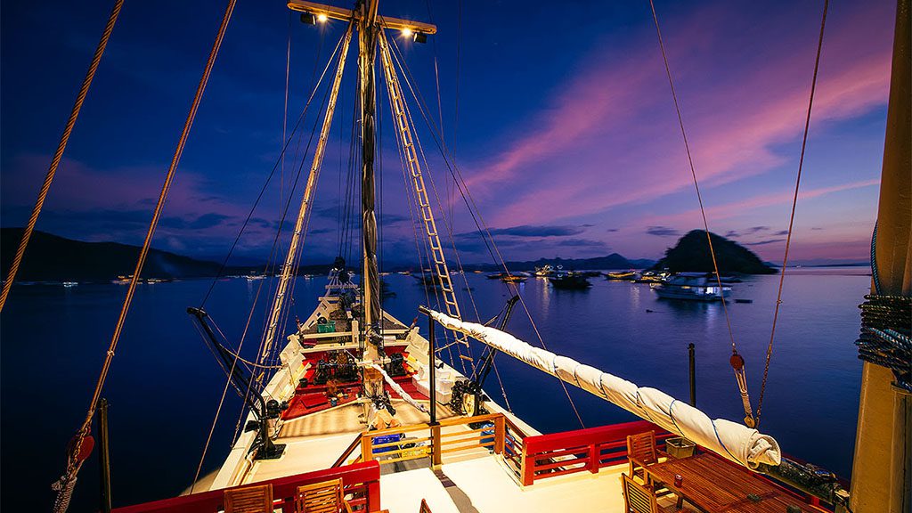 5 seven seas liveaboard indonesia boat front